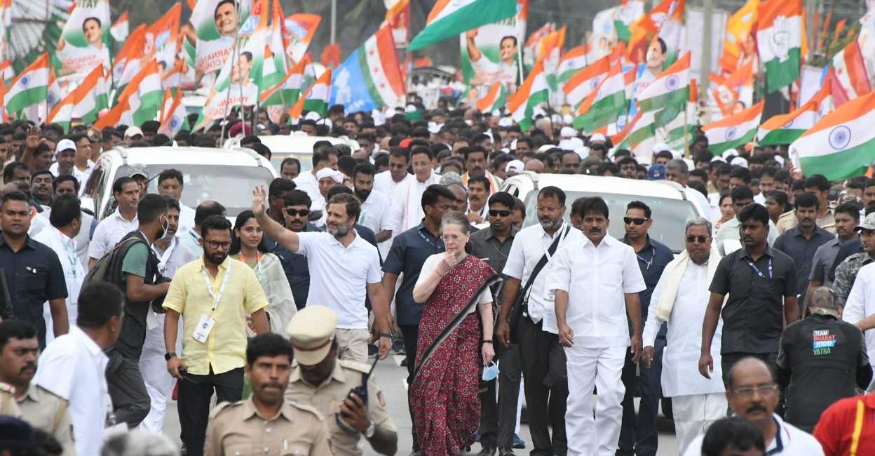 Congress interim President Sonia Gandhi with party leaders Rahul Gandhi, KC Venugopal, Siddaramaiah and others during the party's 'Bharat Jodo Yatra', in Mandya district, Thursday, October 6, 2022. Photo: PTI